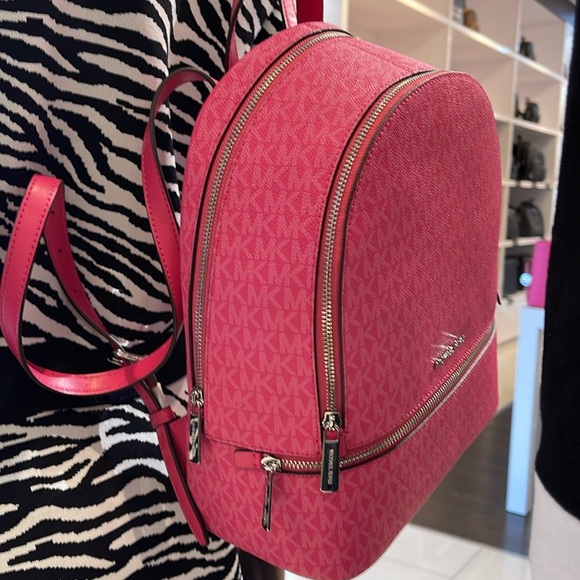 Michael Kors Rhea Medium Signature Logo Backpack
Dragonfruit
NWT